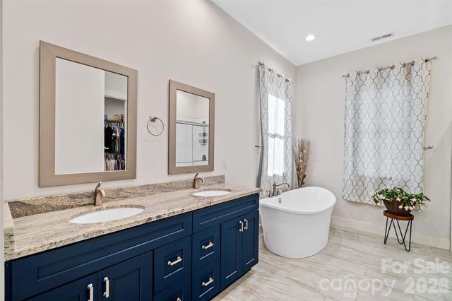 236 Cider Hill Lane, Hendersonville, NC 28792