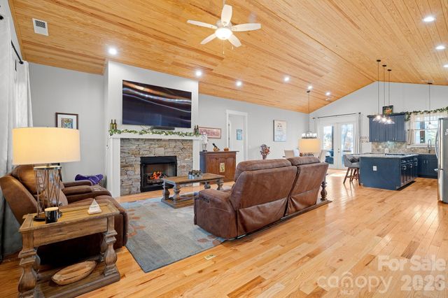 236 Cider Hill Lane, Hendersonville, NC 28792