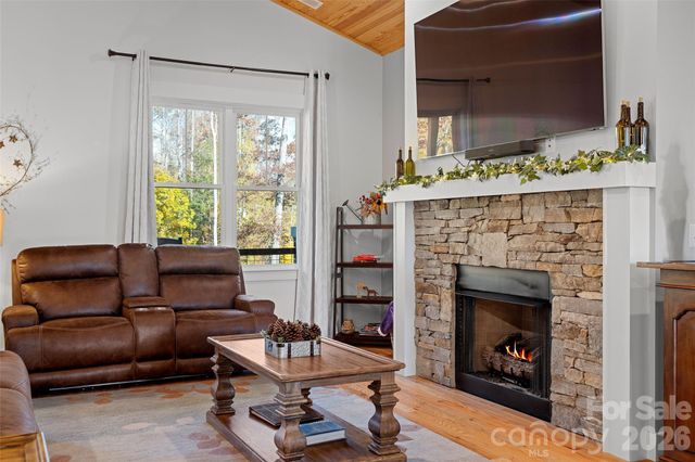 236 Cider Hill Lane, Hendersonville, NC 28792