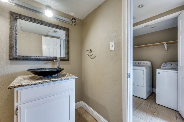 8560 Park Lane 75, Dallas, TX 75231