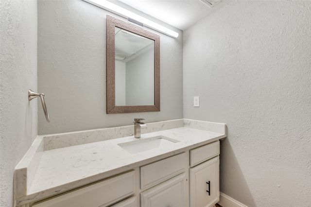 8560 Park Lane 75, Dallas, TX 75231