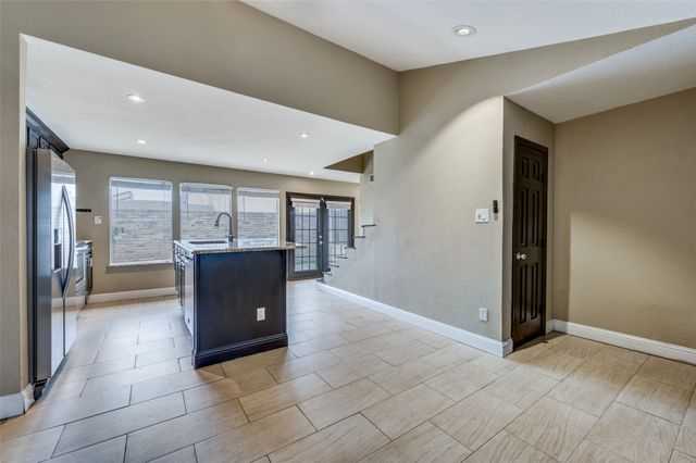8560 Park Lane 75, Dallas, TX 75231