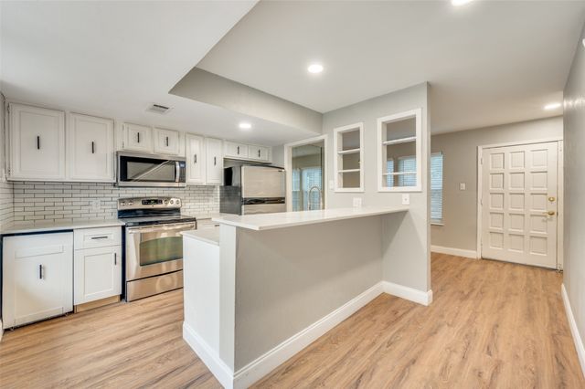 8560 Park Lane 75, Dallas, TX 75231