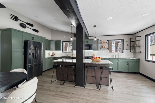 1611 Latcha Road, Millbury, OH 43447