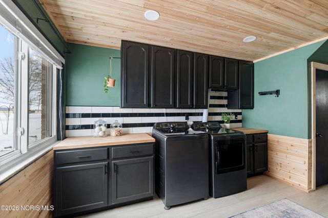 1611 Latcha Road, Millbury, OH 43447