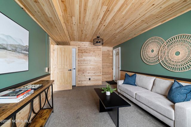 1611 Latcha Road, Millbury, OH 43447