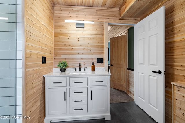 1611 Latcha Road, Millbury, OH 43447