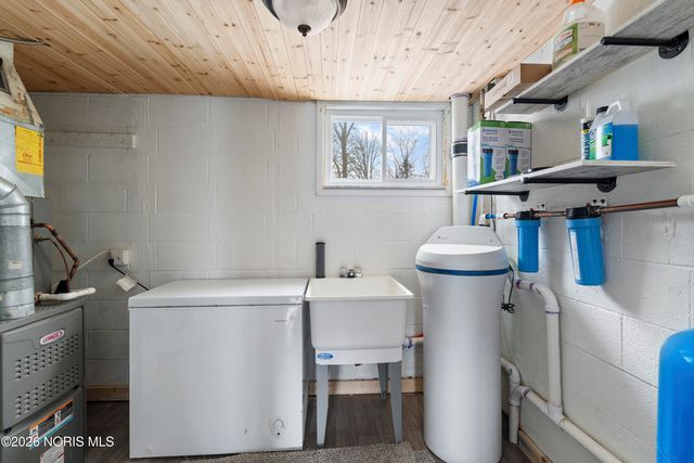 1611 Latcha Road, Millbury, OH 43447