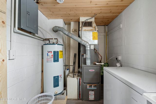 1611 Latcha Road, Millbury, OH 43447