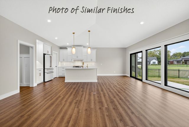 208 N 15th Street, Leclaire, IA 52753