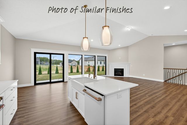 208 N 15th Street, Leclaire, IA 52753