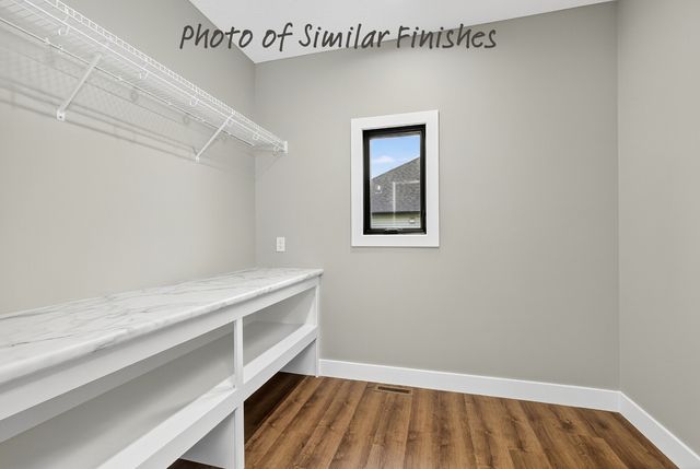 208 N 15th Street, Leclaire, IA 52753