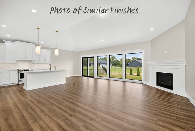 208 N 15th Street, Leclaire, IA 52753