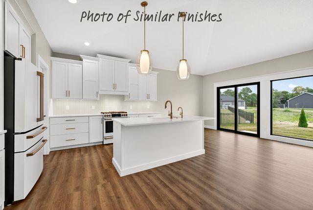 208 N 15th Street, Leclaire, IA 52753