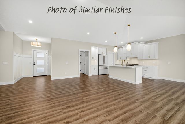 208 N 15th Street, Leclaire, IA 52753