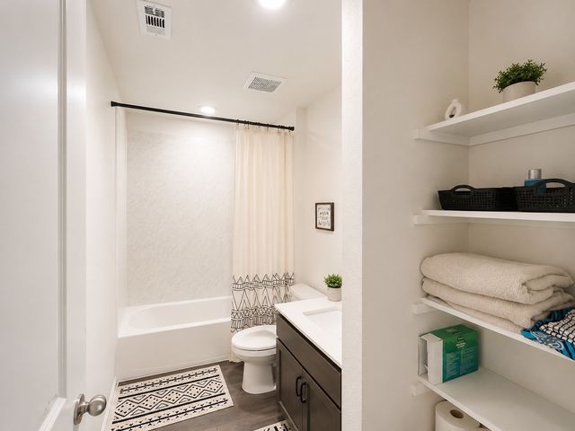709 Glover Drive, Aubrey, TX 76227
