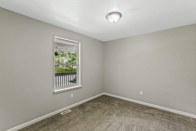 9906 E 17th Ln, Spokane Valley, WA 99206