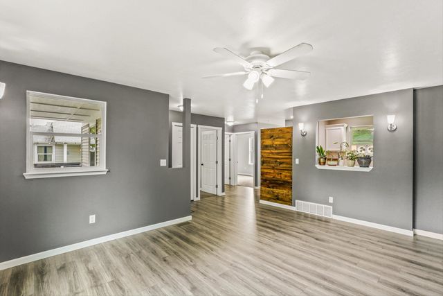 9906 E 17th Ln, Spokane Valley, WA 99206