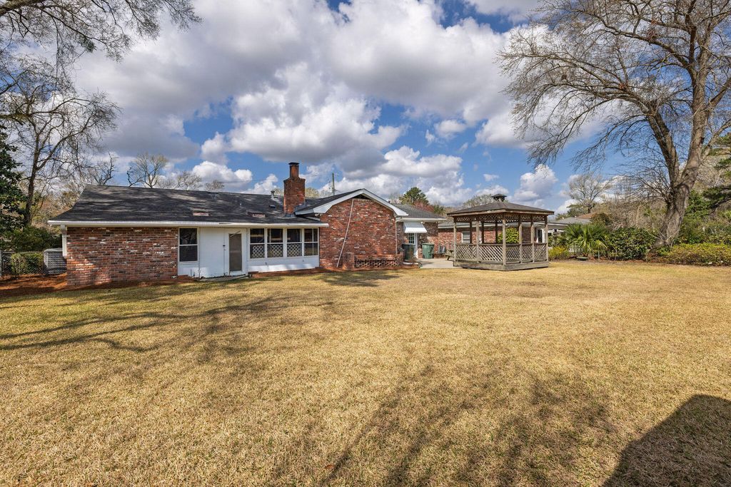 Image 17 of property listing at 1247 Northfield Place, Hanahan, SC 29410