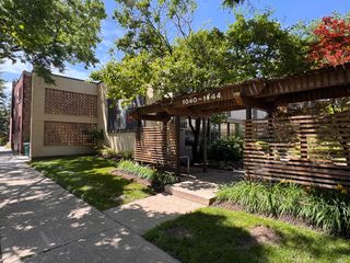 1044 Ontario Street 2E, Oak Park, IL 60302