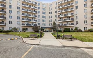 135 Post Avenue 2U, Westbury, NY 11590