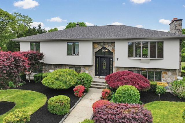 7 Diane Way, Westport, MA 02790