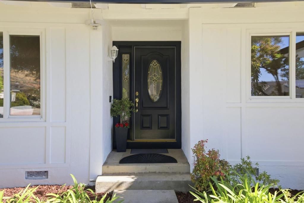Image 2 of property listing at 2984 Silver, San Jose, CA 95135
