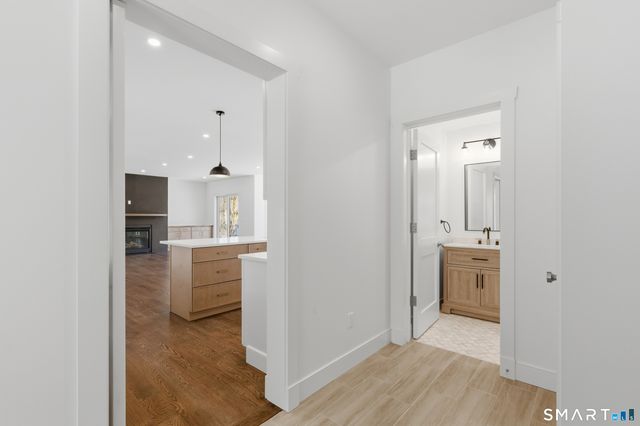 511 Den Road, Stamford, CT 06903