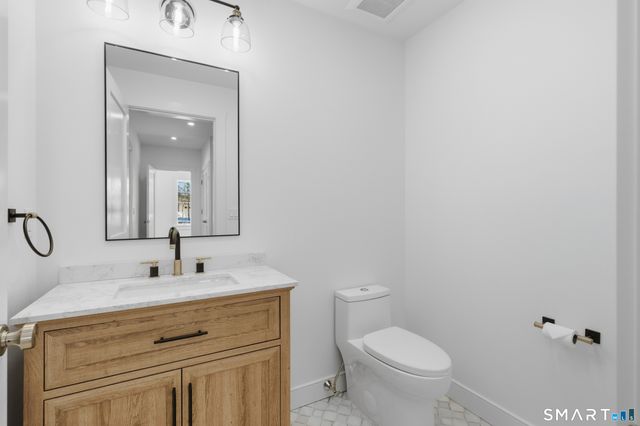 511 Den Road, Stamford, CT 06903