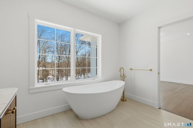 511 Den Road, Stamford, CT 06903