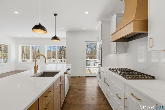 511 Den Road, Stamford, CT 06903