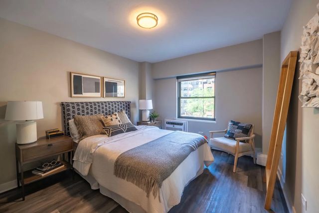 5815 N Sheridan Road 412, Chicago, IL 60660