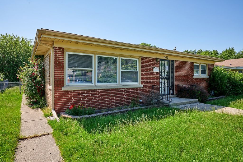7810 E Prairie Road, Skokie, IL 60076