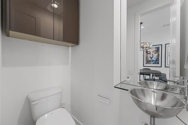 5854 E Post Oak Lane, Houston, TX 77055