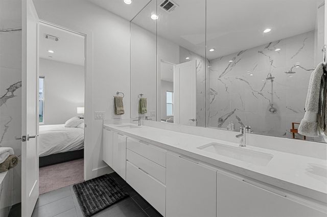 5854 E Post Oak Lane, Houston, TX 77055