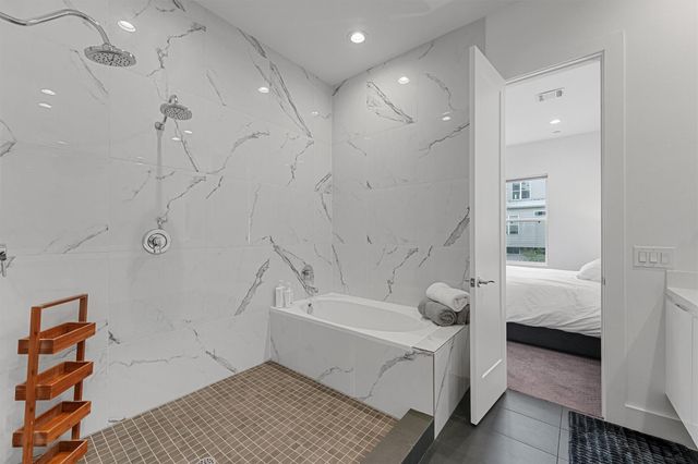 5854 E Post Oak Lane, Houston, TX 77055