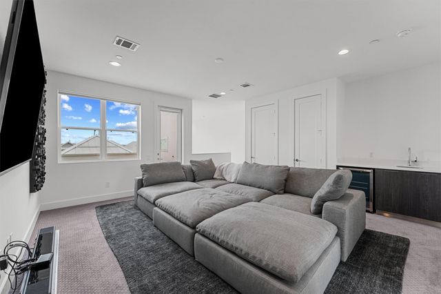 5854 E Post Oak Lane, Houston, TX 77055