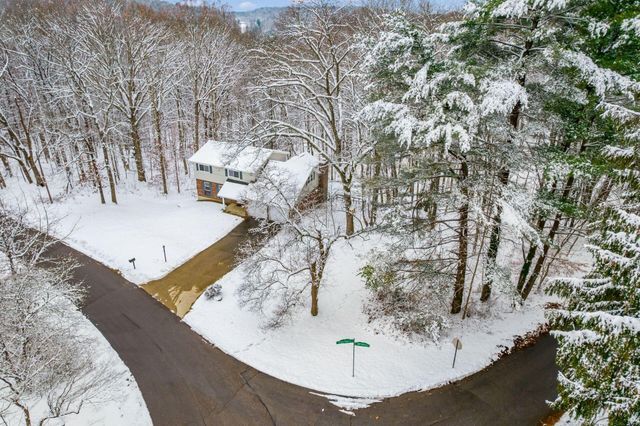 439 Pine Tree Drive NE, Granville, OH 43023