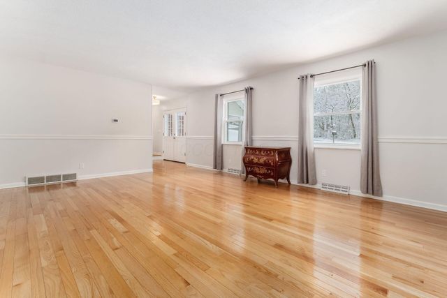 439 Pine Tree Drive NE, Granville, OH 43023