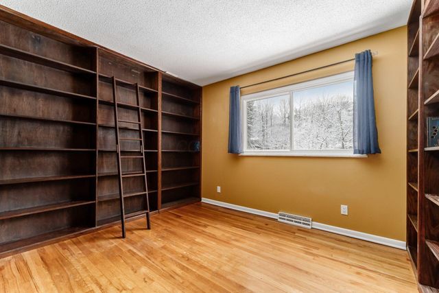 439 Pine Tree Drive NE, Granville, OH 43023