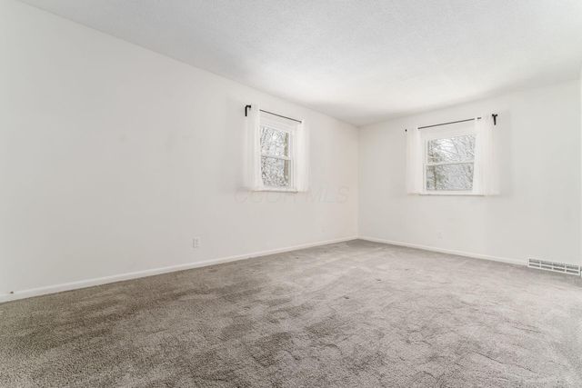 439 Pine Tree Drive NE, Granville, OH 43023