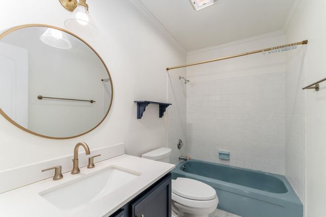 439 Pine Tree Drive NE, Granville, OH 43023