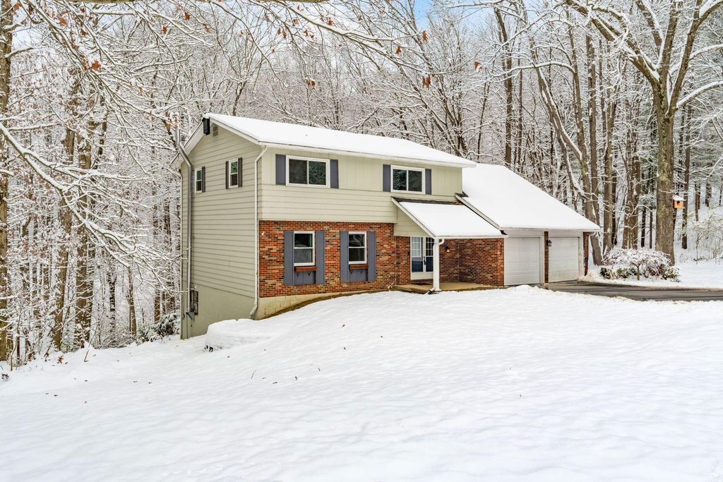 439 Pine Tree Drive NE, Granville, OH 43023