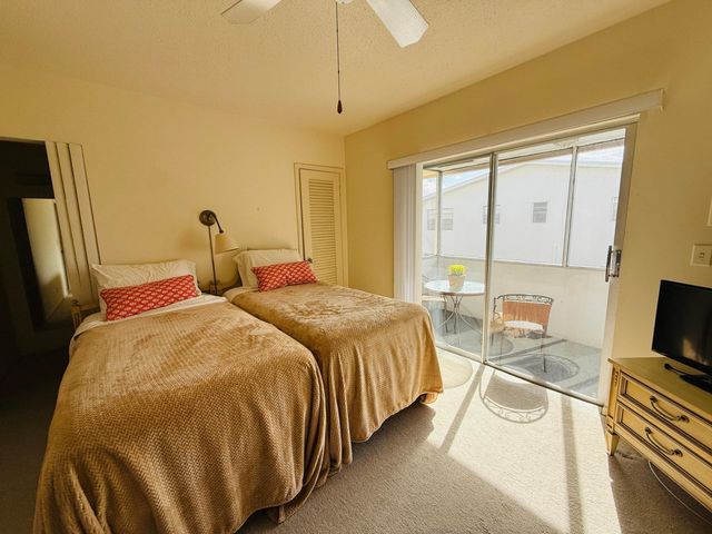 135 Easthampton F, West Palm Beach, FL 33417