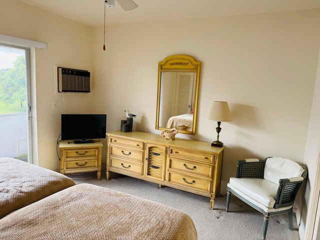 135 Easthampton F, West Palm Beach, FL 33417