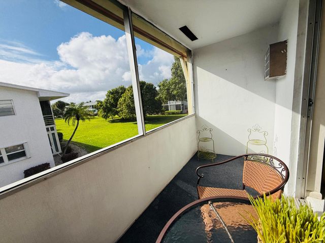 135 Easthampton F, West Palm Beach, FL 33417