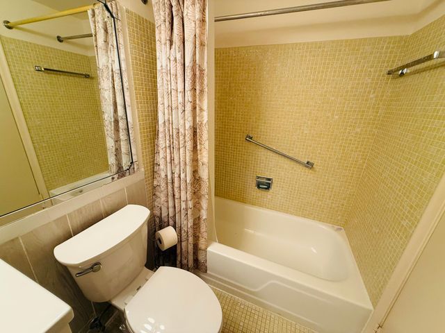 135 Easthampton F, West Palm Beach, FL 33417