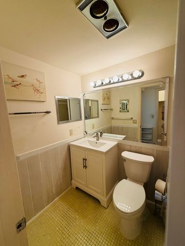 135 Easthampton F, West Palm Beach, FL 33417