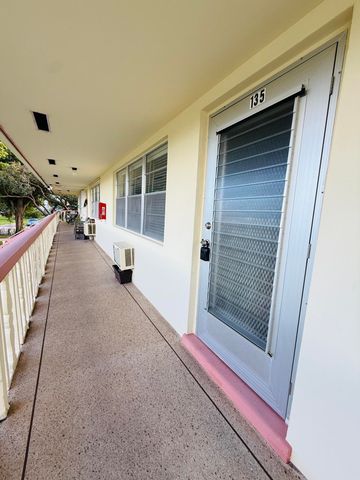 135 Easthampton F, West Palm Beach, FL 33417