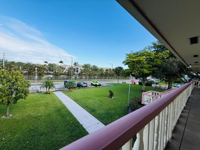 135 Easthampton F, West Palm Beach, FL 33417